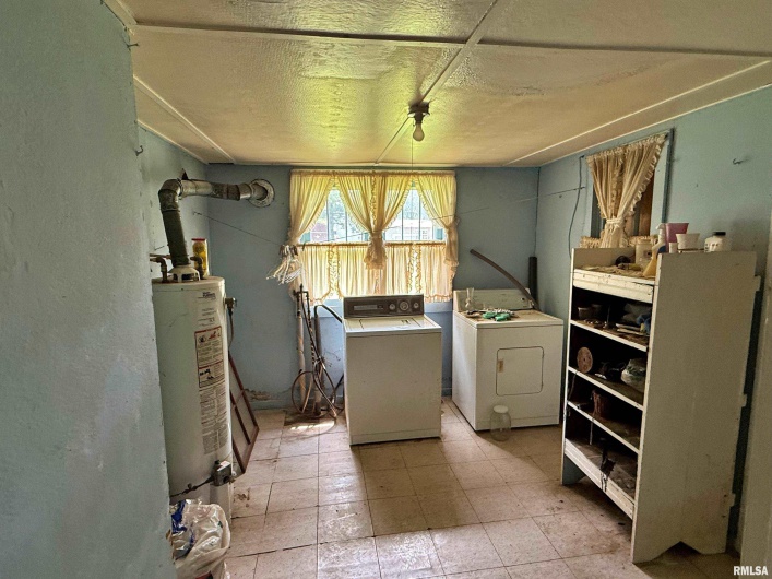 104 5TH Street, Brookport, Illinois 62910, 2 Bedrooms Bedrooms, 0 ,1 BathroomBathrooms,Residential,For Sale,5TH,0,RMAEB458404