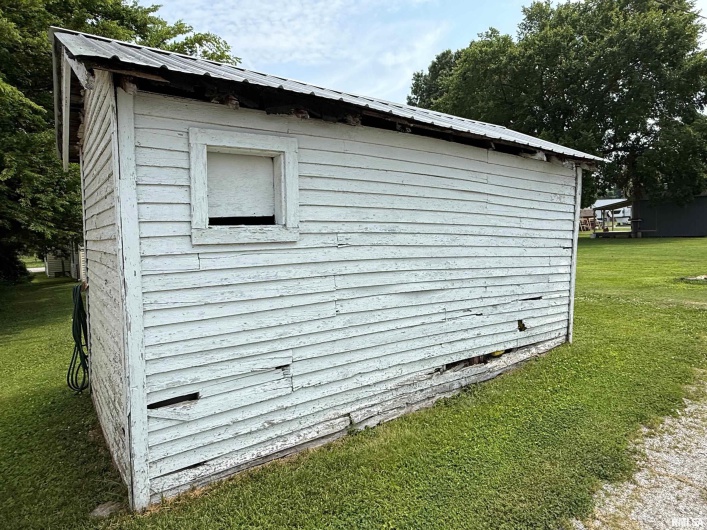 104 5TH Street, Brookport, Illinois 62910, 2 Bedrooms Bedrooms, 0 ,1 BathroomBathrooms,Residential,For Sale,5TH,0,RMAEB458404