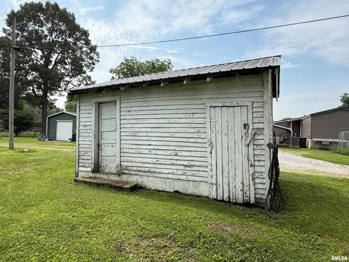 104 5TH Street, Brookport, Illinois 62910, 2 Bedrooms Bedrooms, 0 ,1 BathroomBathrooms,Residential,For Sale,5TH,0,RMAEB458404