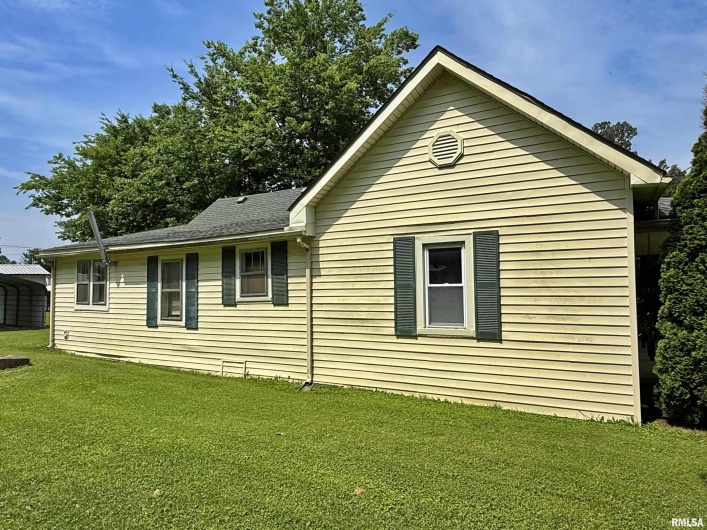 104 5TH Street, Brookport, Illinois 62910, 2 Bedrooms Bedrooms, 0 ,1 BathroomBathrooms,Residential,For Sale,5TH,0,RMAEB458404