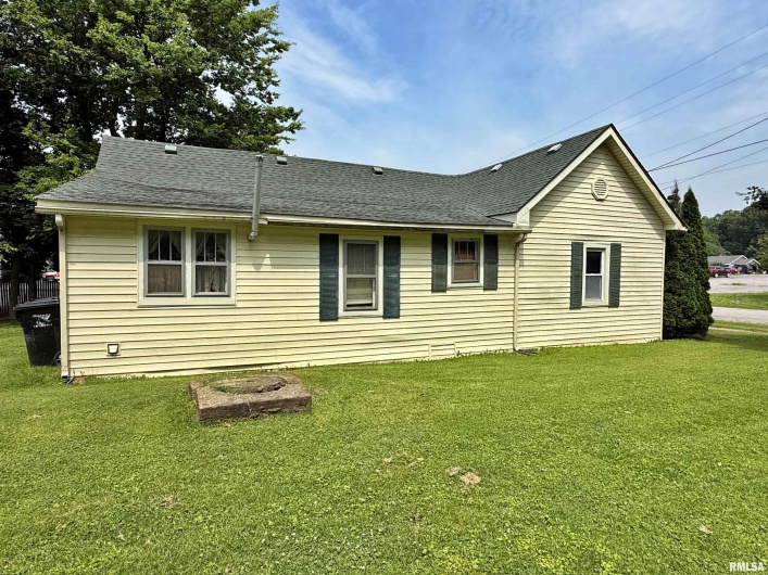 104 5TH Street, Brookport, Illinois 62910, 2 Bedrooms Bedrooms, 0 ,1 BathroomBathrooms,Residential,For Sale,5TH,0,RMAEB458404