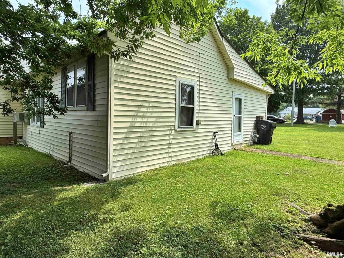104 5TH Street, Brookport, Illinois 62910, 2 Bedrooms Bedrooms, 0 ,1 BathroomBathrooms,Residential,For Sale,5TH,0,RMAEB458404
