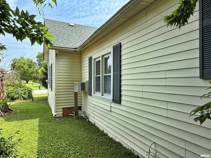 104 5TH Street, Brookport, Illinois 62910, 2 Bedrooms Bedrooms, 0 ,1 BathroomBathrooms,Residential,For Sale,5TH,0,RMAEB458404