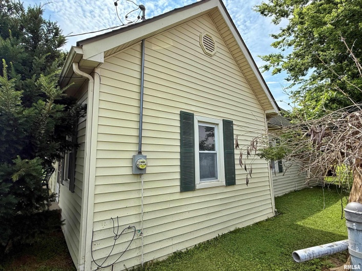104 5TH Street, Brookport, Illinois 62910, 2 Bedrooms Bedrooms, 0 ,1 BathroomBathrooms,Residential,For Sale,5TH,0,RMAEB458404