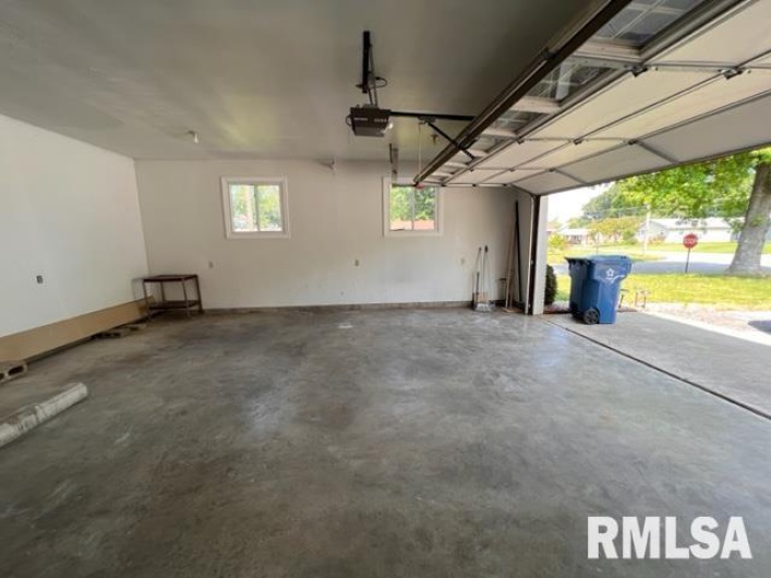 301 LAKESHORE Drive, Carterville, Illinois 62918, 3 Bedrooms Bedrooms, 0 ,2 BathroomsBathrooms,Residential,For Sale,LAKESHORE,0,RMAQC4264324