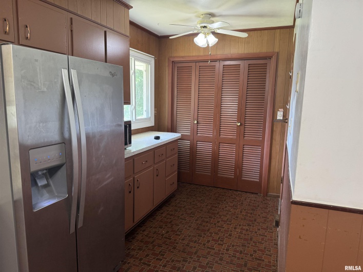 301 LAKESHORE Drive, Carterville, Illinois 62918, 3 Bedrooms Bedrooms, 0 ,2 BathroomsBathrooms,Residential,For Sale,LAKESHORE,0,RMAQC4264324