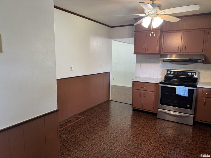 301 LAKESHORE Drive, Carterville, Illinois 62918, 3 Bedrooms Bedrooms, 0 ,2 BathroomsBathrooms,Residential,For Sale,LAKESHORE,0,RMAQC4264324