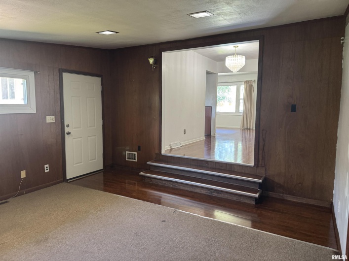301 LAKESHORE Drive, Carterville, Illinois 62918, 3 Bedrooms Bedrooms, 0 ,2 BathroomsBathrooms,Residential,For Sale,LAKESHORE,0,RMAQC4264324