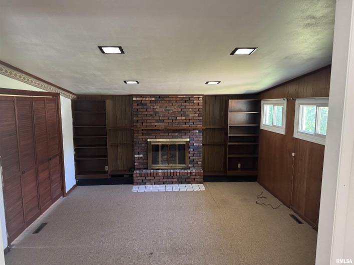 301 LAKESHORE Drive, Carterville, Illinois 62918, 3 Bedrooms Bedrooms, 0 ,2 BathroomsBathrooms,Residential,For Sale,LAKESHORE,0,RMAQC4264324