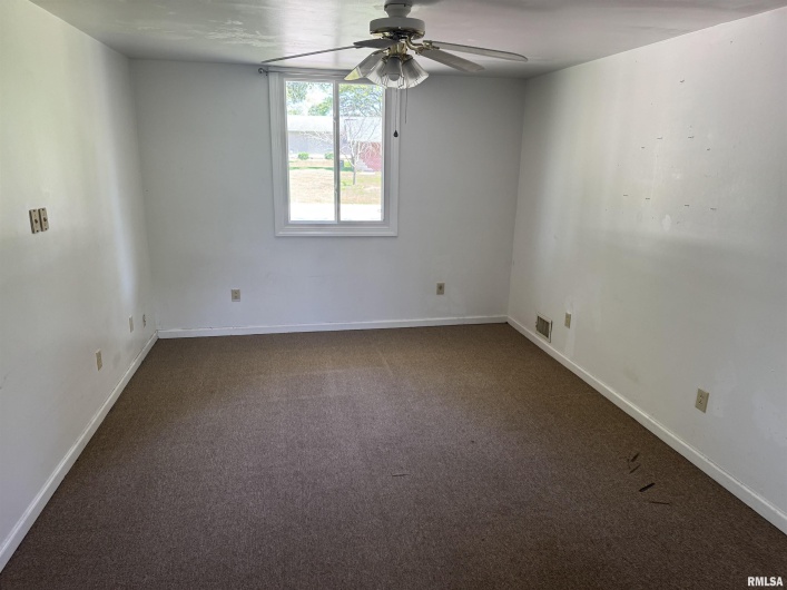 301 LAKESHORE Drive, Carterville, Illinois 62918, 3 Bedrooms Bedrooms, 0 ,2 BathroomsBathrooms,Residential,For Sale,LAKESHORE,0,RMAQC4264324