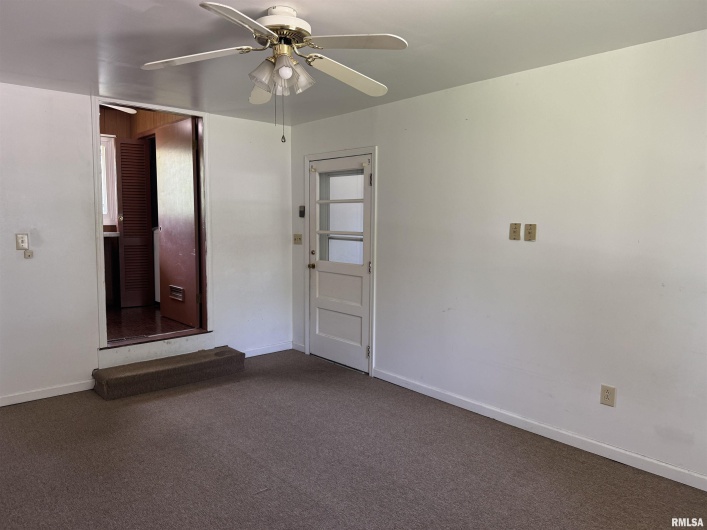 301 LAKESHORE Drive, Carterville, Illinois 62918, 3 Bedrooms Bedrooms, 0 ,2 BathroomsBathrooms,Residential,For Sale,LAKESHORE,0,RMAQC4264324