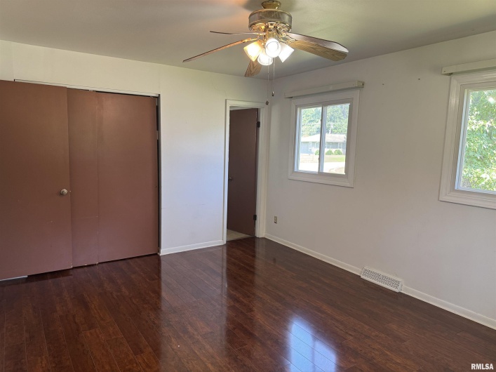 301 LAKESHORE Drive, Carterville, Illinois 62918, 3 Bedrooms Bedrooms, 0 ,2 BathroomsBathrooms,Residential,For Sale,LAKESHORE,0,RMAQC4264324