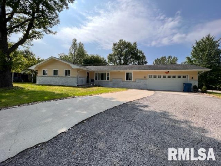 301 LAKESHORE Drive, Carterville, Illinois 62918, 3 Bedrooms Bedrooms, 0 ,2 BathroomsBathrooms,Residential,For Sale,LAKESHORE,0,RMAQC4264324