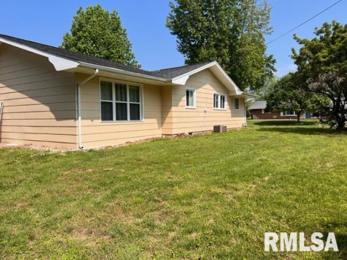 301 LAKESHORE Drive, Carterville, Illinois 62918, 3 Bedrooms Bedrooms, 0 ,2 BathroomsBathrooms,Residential,For Sale,LAKESHORE,0,RMAQC4264324