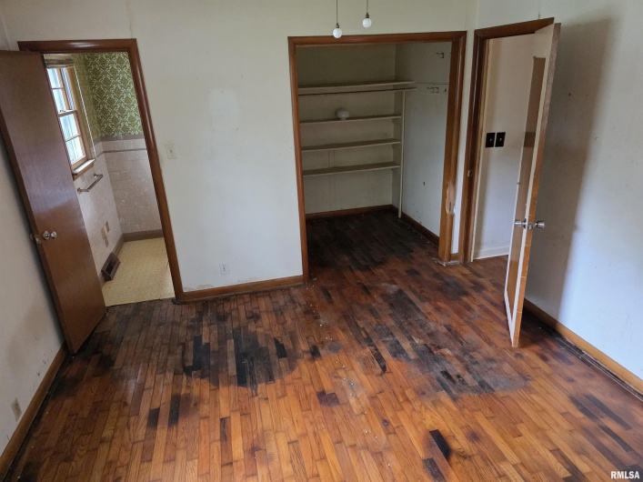 516 FREDERICK Street, Herrin, Illinois 62948, 3 Bedrooms Bedrooms, 0 ,1 BathroomBathrooms,Residential,For Sale,FREDERICK,0,RMAEB458409