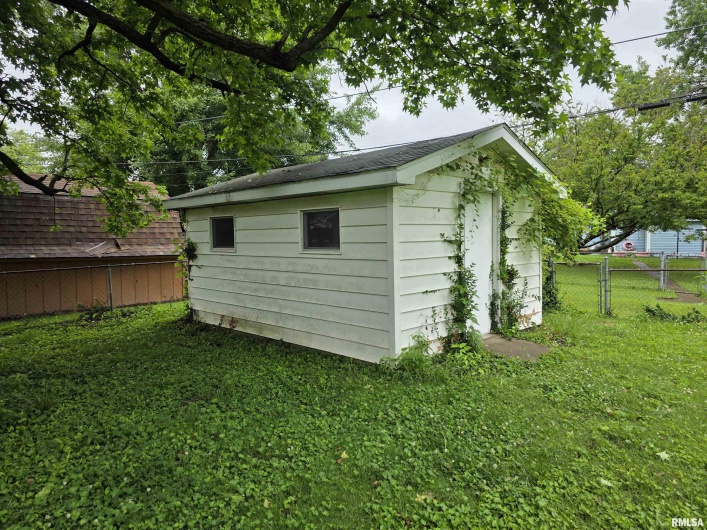 516 FREDERICK Street, Herrin, Illinois 62948, 3 Bedrooms Bedrooms, 0 ,1 BathroomBathrooms,Residential,For Sale,FREDERICK,0,RMAEB458409