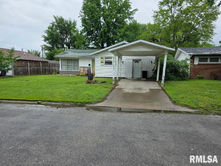 516 FREDERICK Street, Herrin, Illinois 62948, 3 Bedrooms Bedrooms, 0 ,1 BathroomBathrooms,Residential,For Sale,FREDERICK,0,RMAEB458409