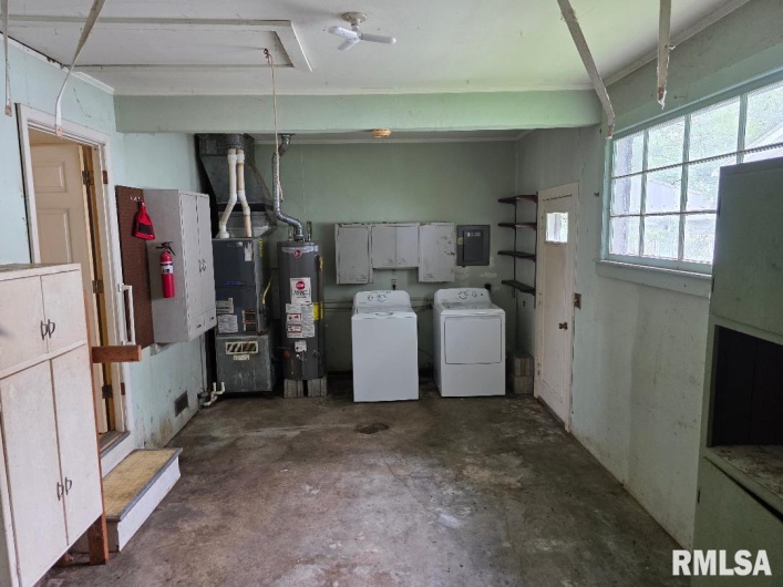 516 FREDERICK Street, Herrin, Illinois 62948, 3 Bedrooms Bedrooms, 0 ,1 BathroomBathrooms,Residential,For Sale,FREDERICK,0,RMAEB458409