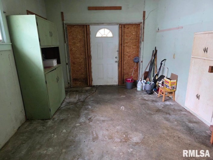 516 FREDERICK Street, Herrin, Illinois 62948, 3 Bedrooms Bedrooms, 0 ,1 BathroomBathrooms,Residential,For Sale,FREDERICK,0,RMAEB458409
