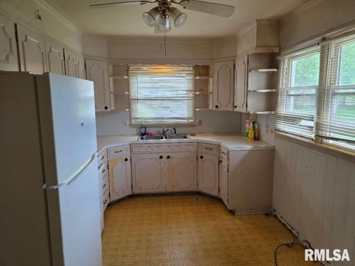 516 FREDERICK Street, Herrin, Illinois 62948, 3 Bedrooms Bedrooms, 0 ,1 BathroomBathrooms,Residential,For Sale,FREDERICK,0,RMAEB458409