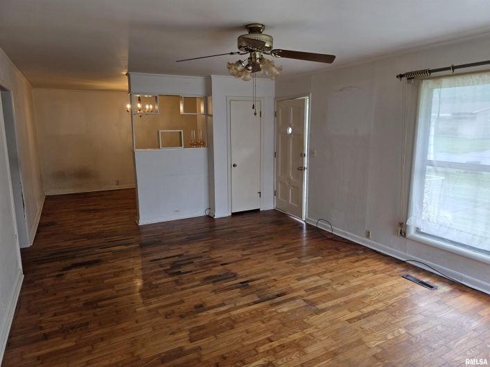 516 FREDERICK Street, Herrin, Illinois 62948, 3 Bedrooms Bedrooms, 0 ,1 BathroomBathrooms,Residential,For Sale,FREDERICK,0,RMAEB458409