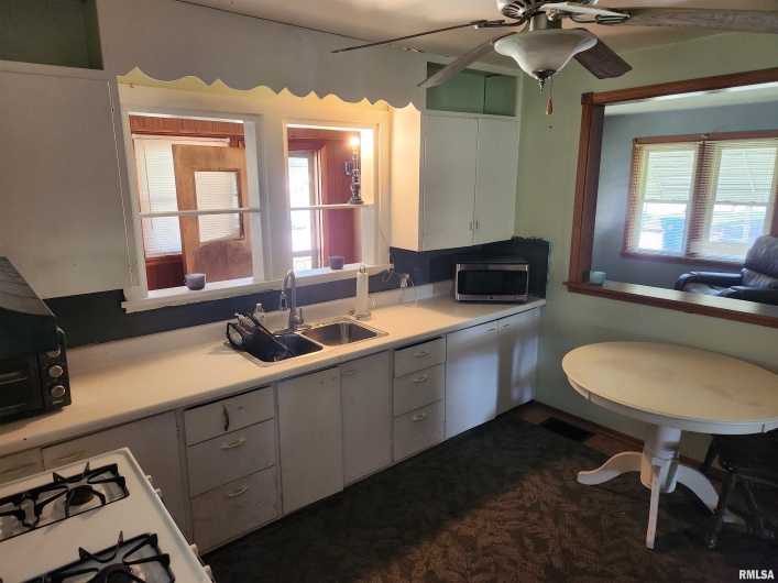 208 DAVIS Street, Ava, Illinois 62907, 2 Bedrooms Bedrooms, 0 ,1 BathroomBathrooms,Residential,For Sale,DAVIS,0,RMAQC4262285