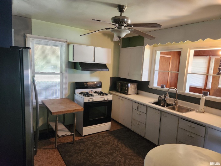 208 DAVIS Street, Ava, Illinois 62907, 2 Bedrooms Bedrooms, 0 ,1 BathroomBathrooms,Residential,For Sale,DAVIS,0,RMAQC4262285