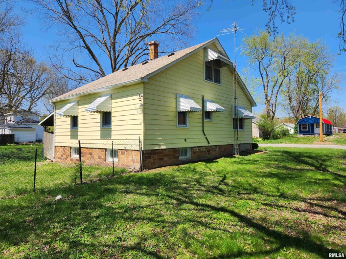 208 DAVIS Street, Ava, Illinois 62907, 2 Bedrooms Bedrooms, 0 ,1 BathroomBathrooms,Residential,For Sale,DAVIS,0,RMAQC4262285
