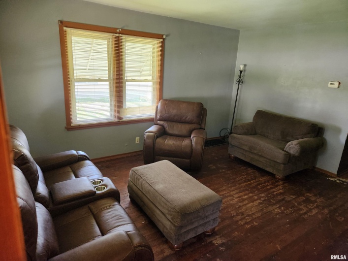208 DAVIS Street, Ava, Illinois 62907, 2 Bedrooms Bedrooms, 0 ,1 BathroomBathrooms,Residential,For Sale,DAVIS,0,RMAQC4262285