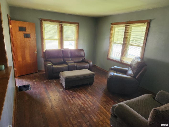 208 DAVIS Street, Ava, Illinois 62907, 2 Bedrooms Bedrooms, 0 ,1 BathroomBathrooms,Residential,For Sale,DAVIS,0,RMAQC4262285