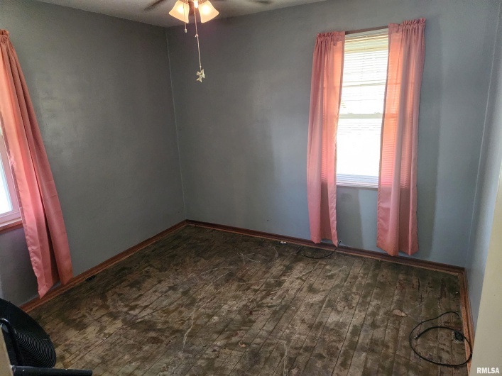 208 DAVIS Street, Ava, Illinois 62907, 2 Bedrooms Bedrooms, 0 ,1 BathroomBathrooms,Residential,For Sale,DAVIS,0,RMAQC4262285
