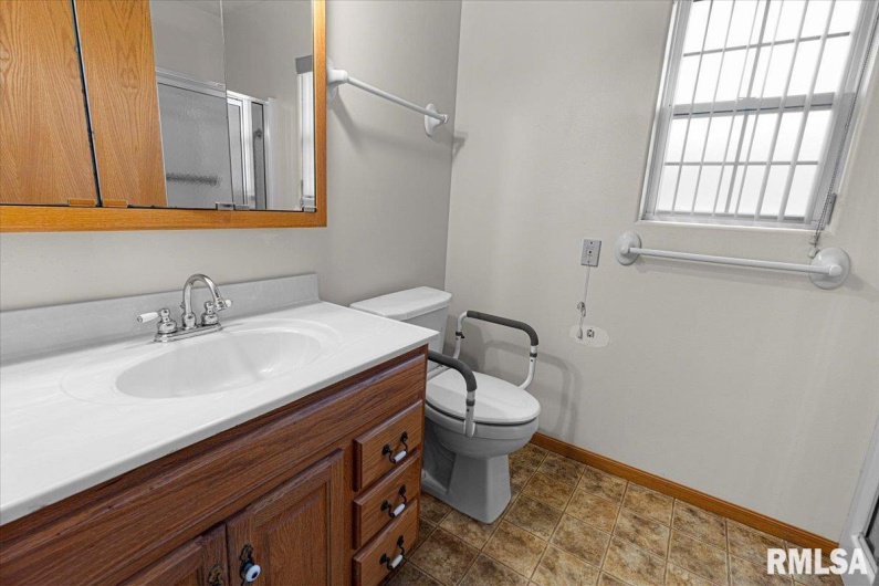 1504 APACHE Drive, Marion, Illinois 62959, 3 Bedrooms Bedrooms, 0 ,2 BathroomsBathrooms,Residential,For Sale,APACHE,0,RMAEB458417