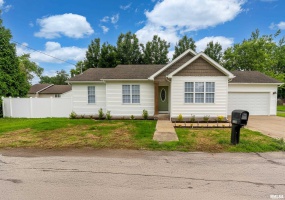 1321 7TH Street, Herrin, Illinois 62948, 3 Bedrooms Bedrooms, 0 ,2 BathroomsBathrooms,Residential,For Sale,7TH,0,RMAQC4264360