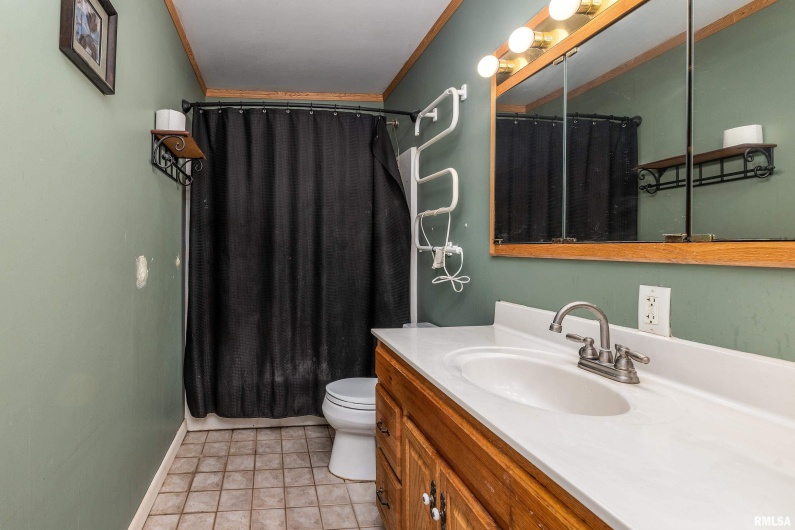 1704 CAROL Drive, Marion, Illinois 62959, 3 Bedrooms Bedrooms, 0 ,2 BathroomsBathrooms,Residential,For Sale,CAROL,0,RMAQC4264426