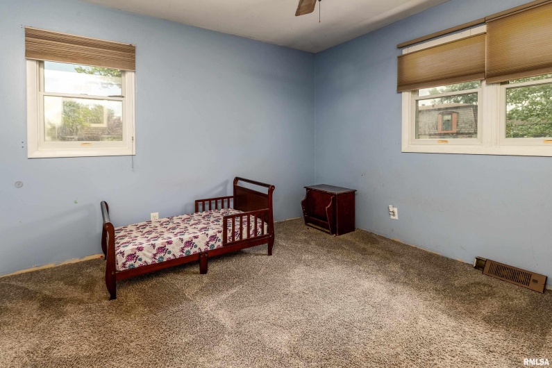 1704 CAROL Drive, Marion, Illinois 62959, 3 Bedrooms Bedrooms, 0 ,2 BathroomsBathrooms,Residential,For Sale,CAROL,0,RMAQC4264426
