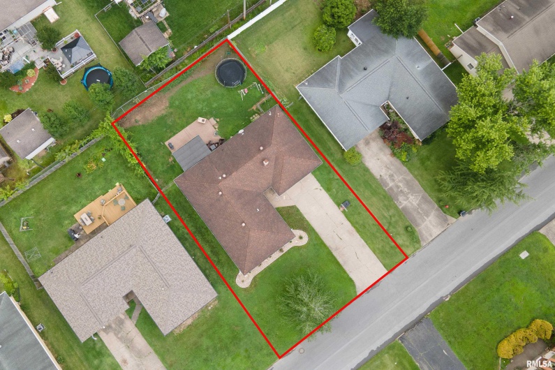 1704 CAROL Drive, Marion, Illinois 62959, 3 Bedrooms Bedrooms, 0 ,2 BathroomsBathrooms,Residential,For Sale,CAROL,0,RMAQC4264426