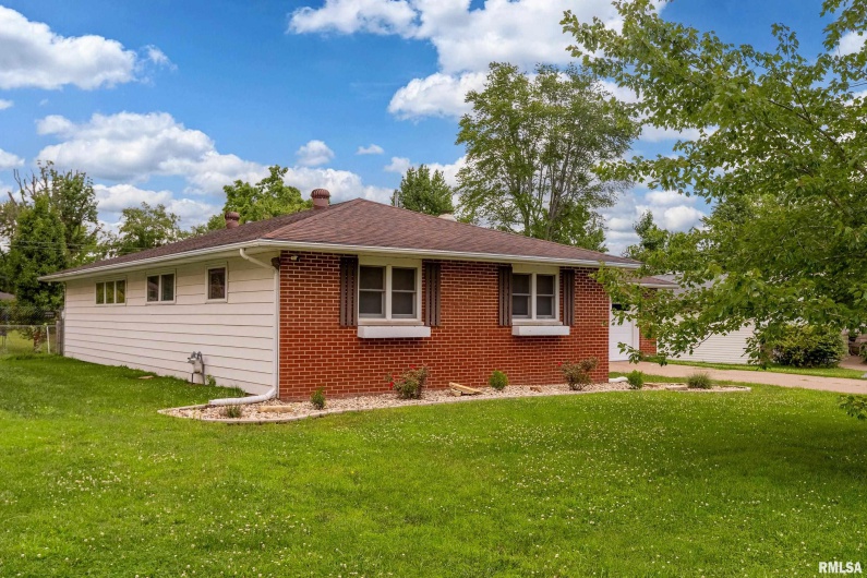 1704 CAROL Drive, Marion, Illinois 62959, 3 Bedrooms Bedrooms, 0 ,2 BathroomsBathrooms,Residential,For Sale,CAROL,0,RMAQC4264426