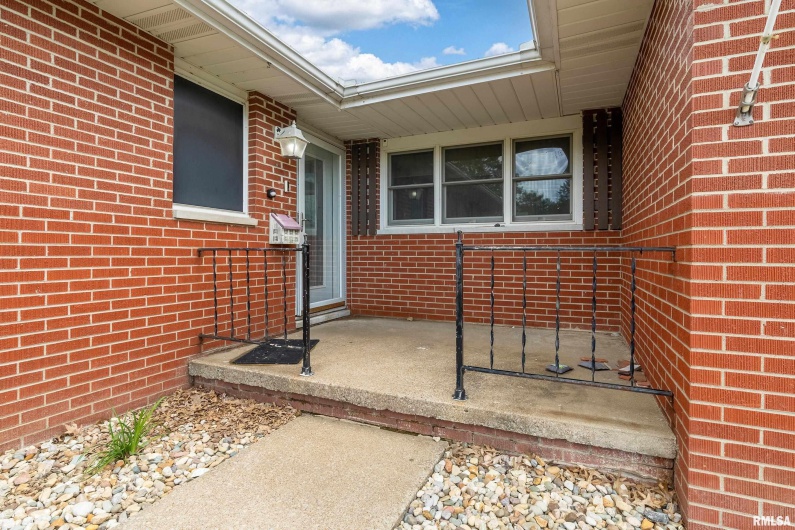 1704 CAROL Drive, Marion, Illinois 62959, 3 Bedrooms Bedrooms, 0 ,2 BathroomsBathrooms,Residential,For Sale,CAROL,0,RMAQC4264426