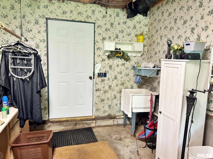 27 Grasty Road, Golconda, Illinois 62938, 2 Bedrooms Bedrooms, 0 ,2 BathroomsBathrooms,Residential,For Sale,Grasty,0,RMAEB458437