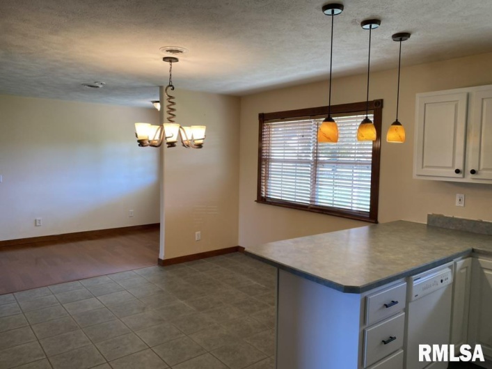1501 Erinberry Street, Marion, Illinois 62959, 3 Bedrooms Bedrooms, 0 ,2 BathroomsBathrooms,Residential,For Sale,Erinberry,0,RMAQC4264438