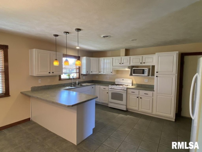 1501 Erinberry Street, Marion, Illinois 62959, 3 Bedrooms Bedrooms, 0 ,2 BathroomsBathrooms,Residential,For Sale,Erinberry,0,RMAQC4264438