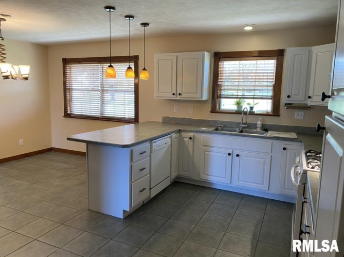 1501 Erinberry Street, Marion, Illinois 62959, 3 Bedrooms Bedrooms, 0 ,2 BathroomsBathrooms,Residential,For Sale,Erinberry,0,RMAQC4264438