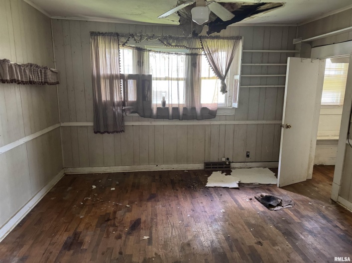 207 ROOSEVELT Street, Elkville, Illinois 62932, 2 Bedrooms Bedrooms, 0 ,1 BathroomBathrooms,Residential,For Sale,ROOSEVELT,0,RMAEB458440