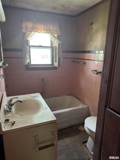 207 ROOSEVELT Street, Elkville, Illinois 62932, 2 Bedrooms Bedrooms, 0 ,1 BathroomBathrooms,Residential,For Sale,ROOSEVELT,0,RMAEB458440