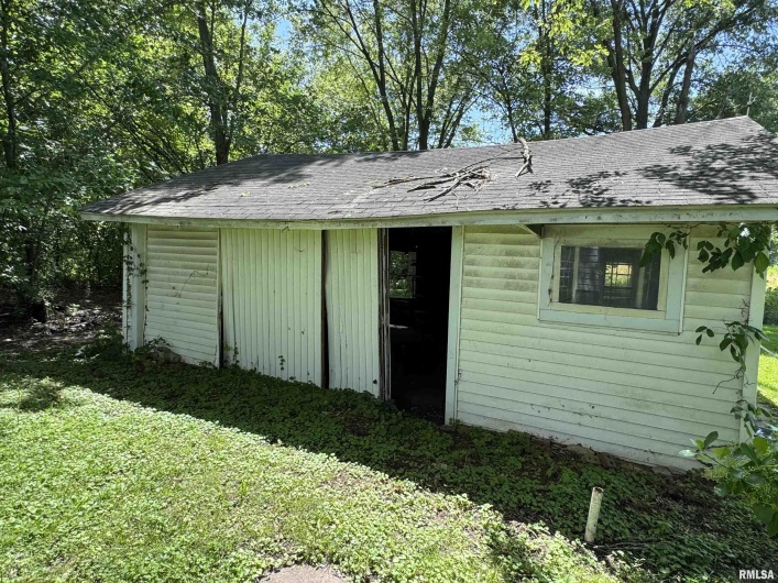 207 ROOSEVELT Street, Elkville, Illinois 62932, 2 Bedrooms Bedrooms, 0 ,1 BathroomBathrooms,Residential,For Sale,ROOSEVELT,0,RMAEB458440