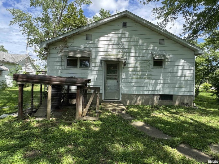 207 ROOSEVELT Street, Elkville, Illinois 62932, 2 Bedrooms Bedrooms, 0 ,1 BathroomBathrooms,Residential,For Sale,ROOSEVELT,0,RMAEB458440