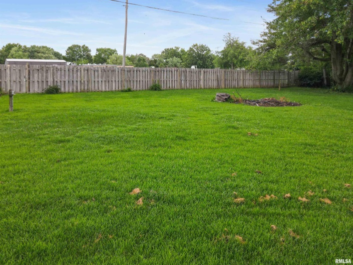 809 DOGWOOD Lane, Marion, Illinois 62959, 3 Bedrooms Bedrooms, 0 ,2 BathroomsBathrooms,Residential,For Sale,DOGWOOD,0,RMAEB458443