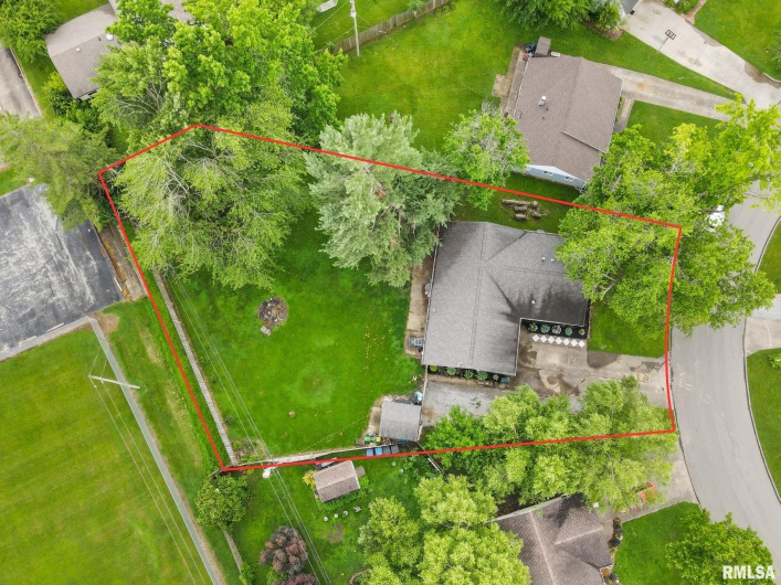 809 DOGWOOD Lane, Marion, Illinois 62959, 3 Bedrooms Bedrooms, 0 ,2 BathroomsBathrooms,Residential,For Sale,DOGWOOD,0,RMAEB458443