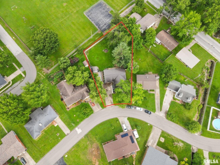 809 DOGWOOD Lane, Marion, Illinois 62959, 3 Bedrooms Bedrooms, 0 ,2 BathroomsBathrooms,Residential,For Sale,DOGWOOD,0,RMAEB458443