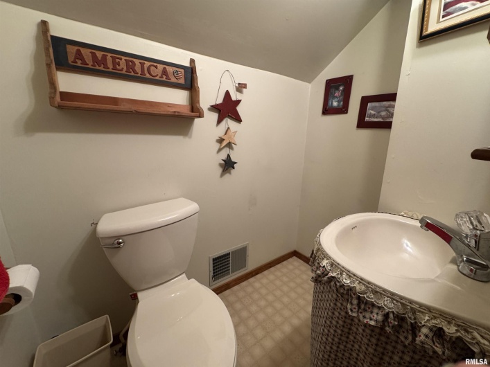 5560 Hidden Acres Lane, Carterville, Illinois 62918, 4 Bedrooms Bedrooms, 0 ,2 BathroomsBathrooms,Residential,For Sale,Hidden Acres,0,RMAQC4264453